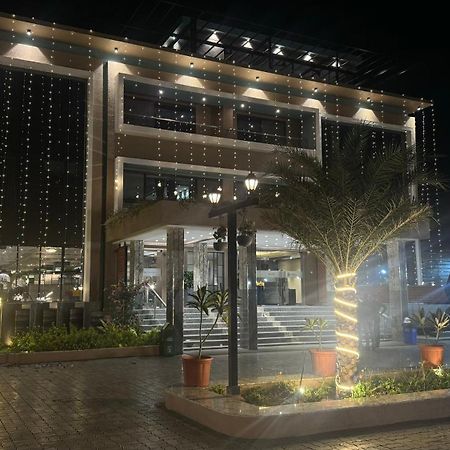 The Pavilion Park Resort Mālegaon Eksteriør bilde