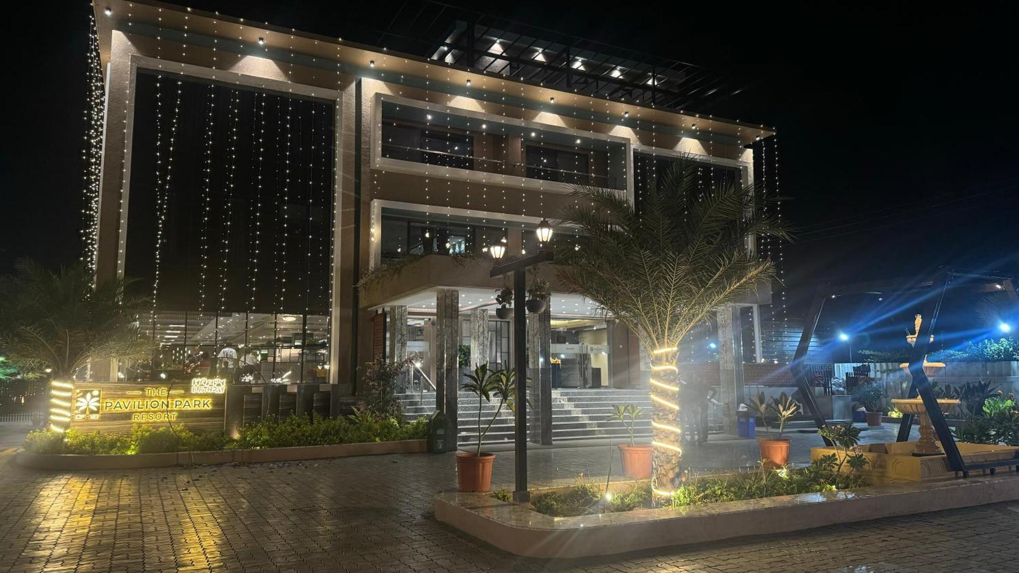 The Pavilion Park Resort Mālegaon Eksteriør bilde
